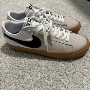 Nike SB Zoom Blazer Low GT size 9. White gum.